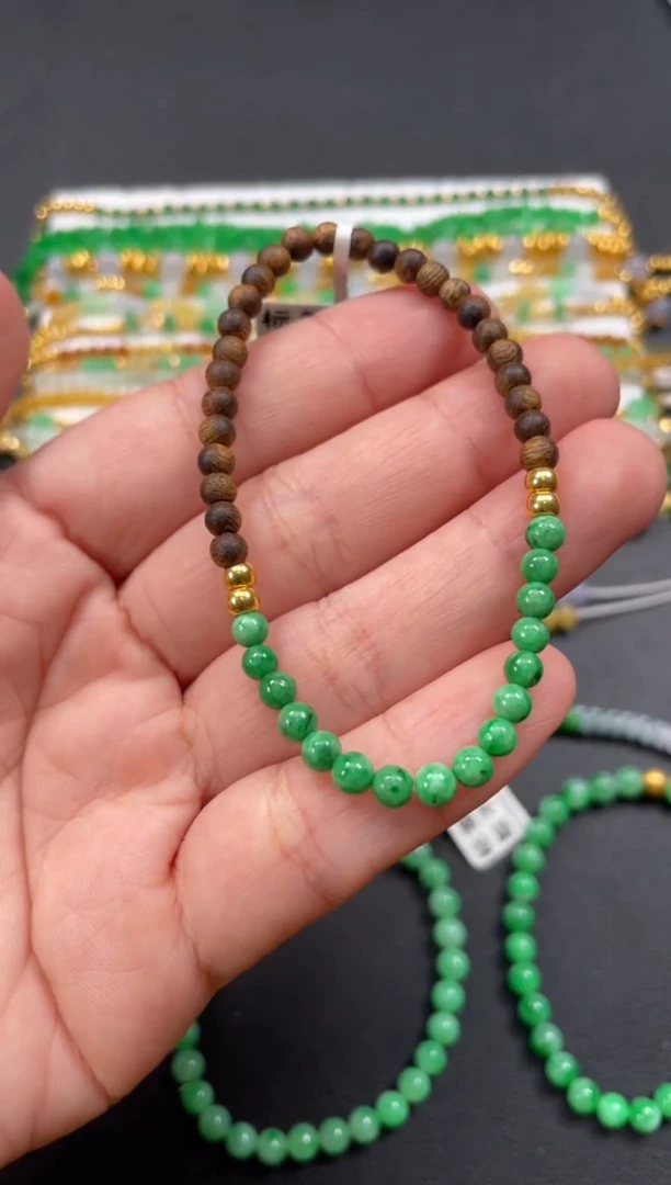 套链足金镶嵌翡翠一条   P615