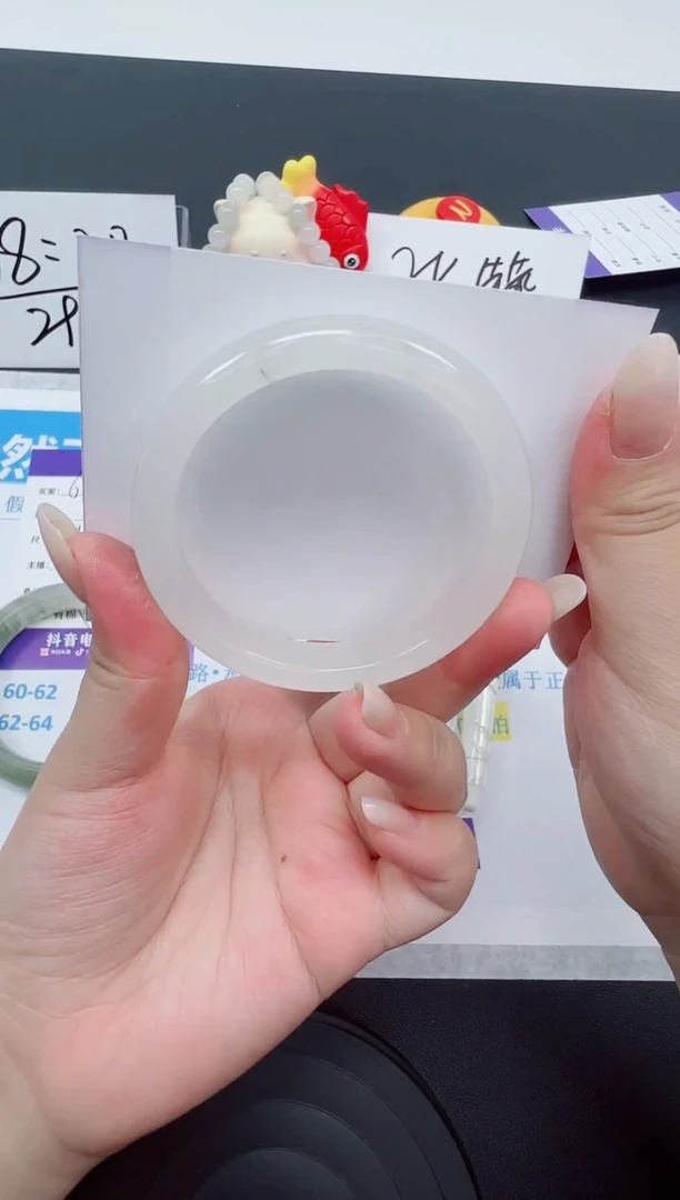 【闪购商品】石英质玉手镯未镶嵌编号：68--52.8圈 天山翠