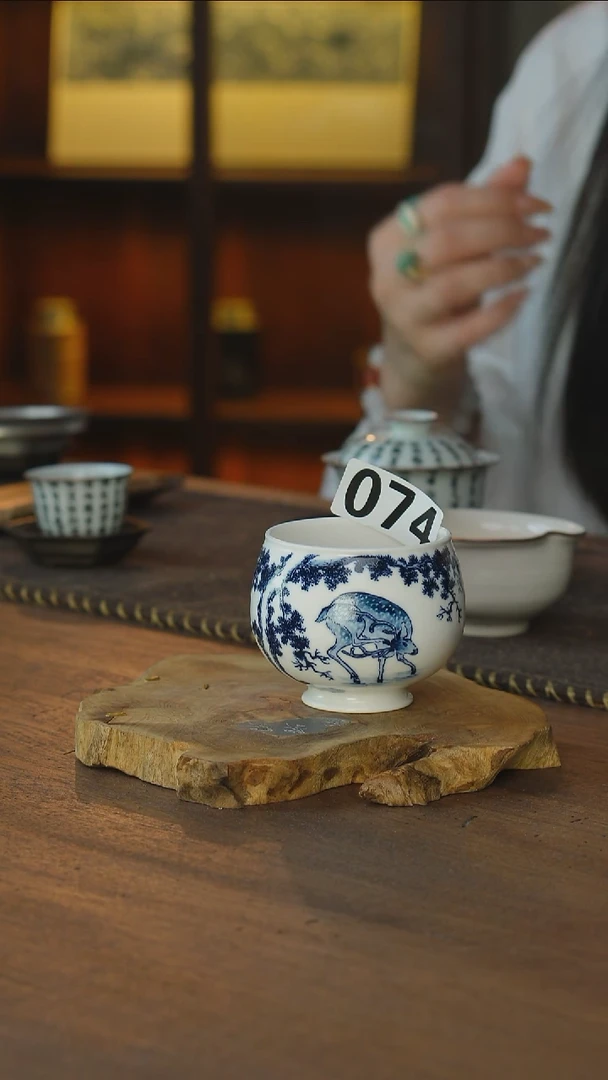 青花小鹿缸杯..074