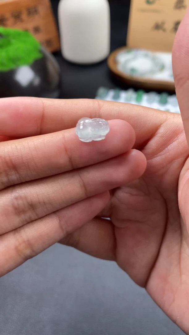 翡翠未镶嵌颈饰翡翠冰种裸石