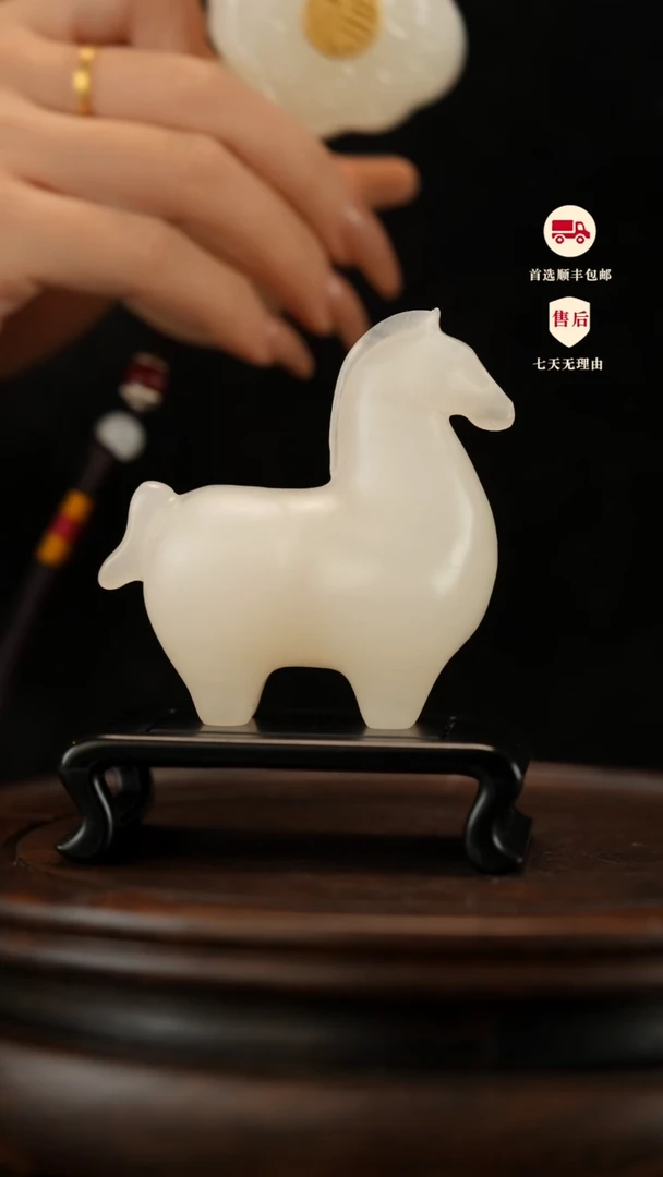 云南石荔枝白雕刻：马到成功摆件手把件