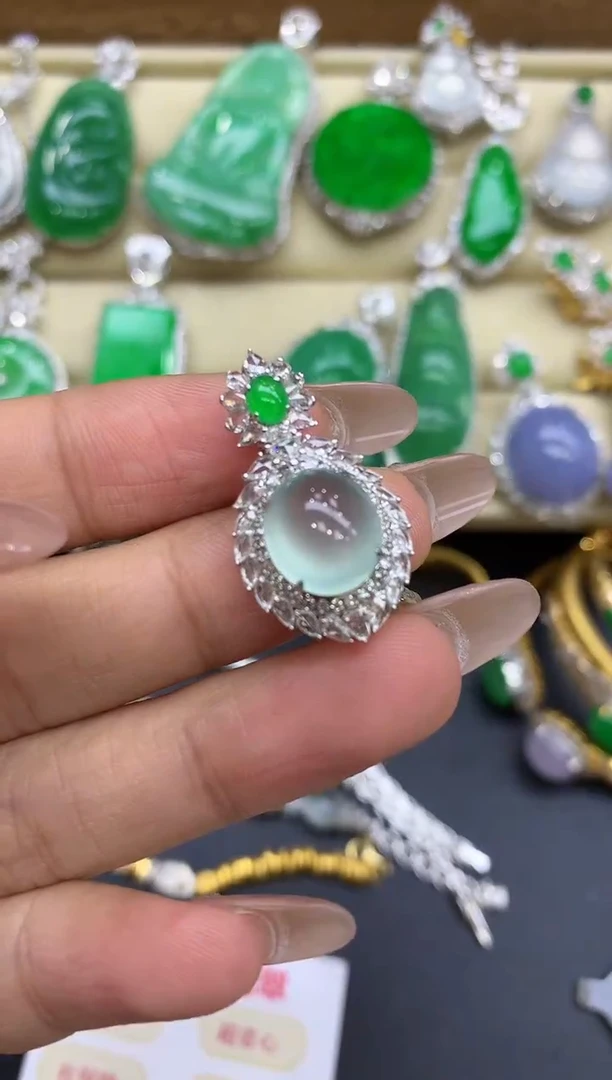 颈饰18K金镶嵌翡翠425-中国好珍宝