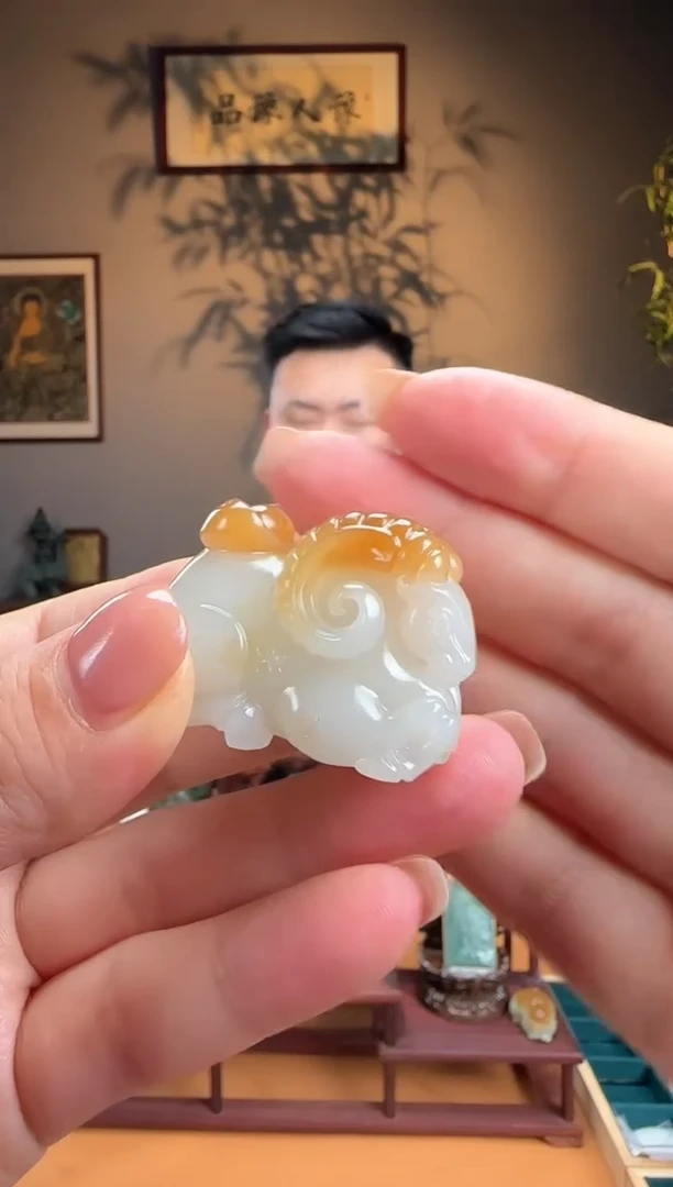 未镶嵌和田玉挂件糖白领头羊h655