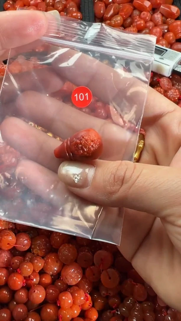 【闪购商品】南红玛瑙颈饰未镶嵌1