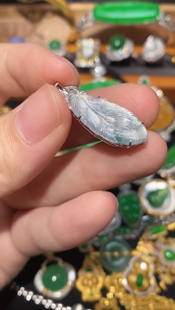 翡翠18K金镶嵌颈饰翡翠