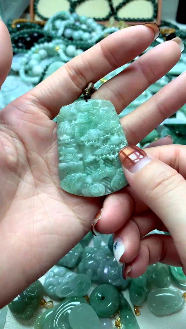 颈饰未镶嵌翡翠1