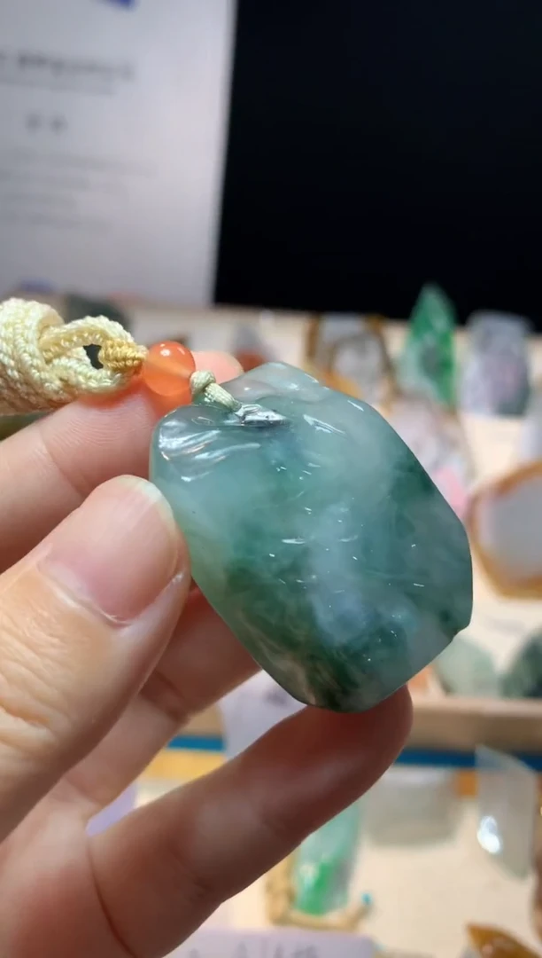 颈饰未镶嵌翡翠吊坠