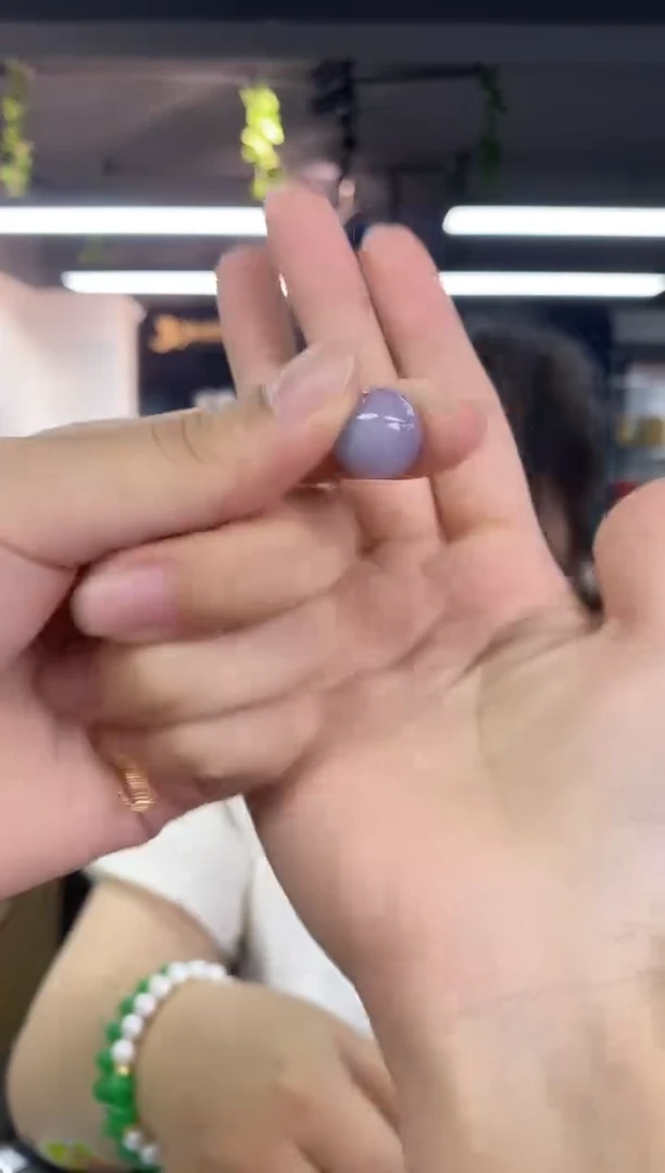 翡翠未镶嵌颈饰多样性发其一颜色微差