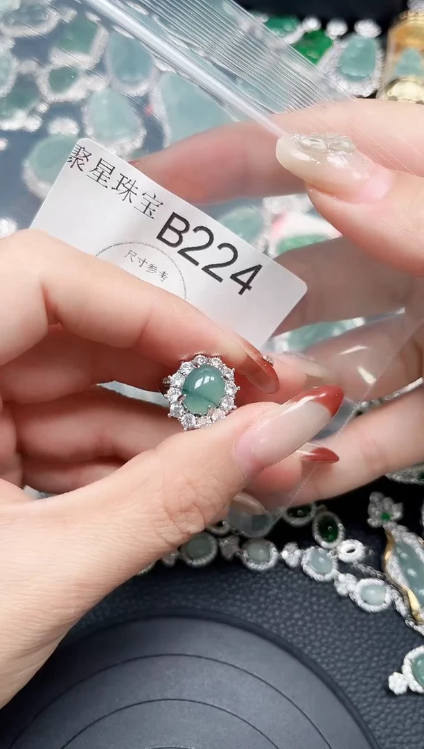 【闪购商品】翡翠颈饰未镶嵌赠皮绳224