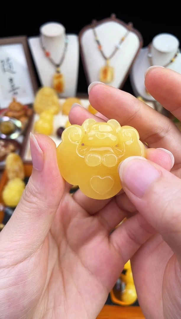 琥珀未镶嵌珠宝奇石抖****?柒月