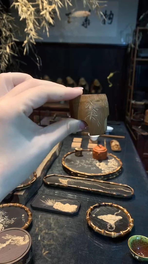 三足鼎刻竹盖置......