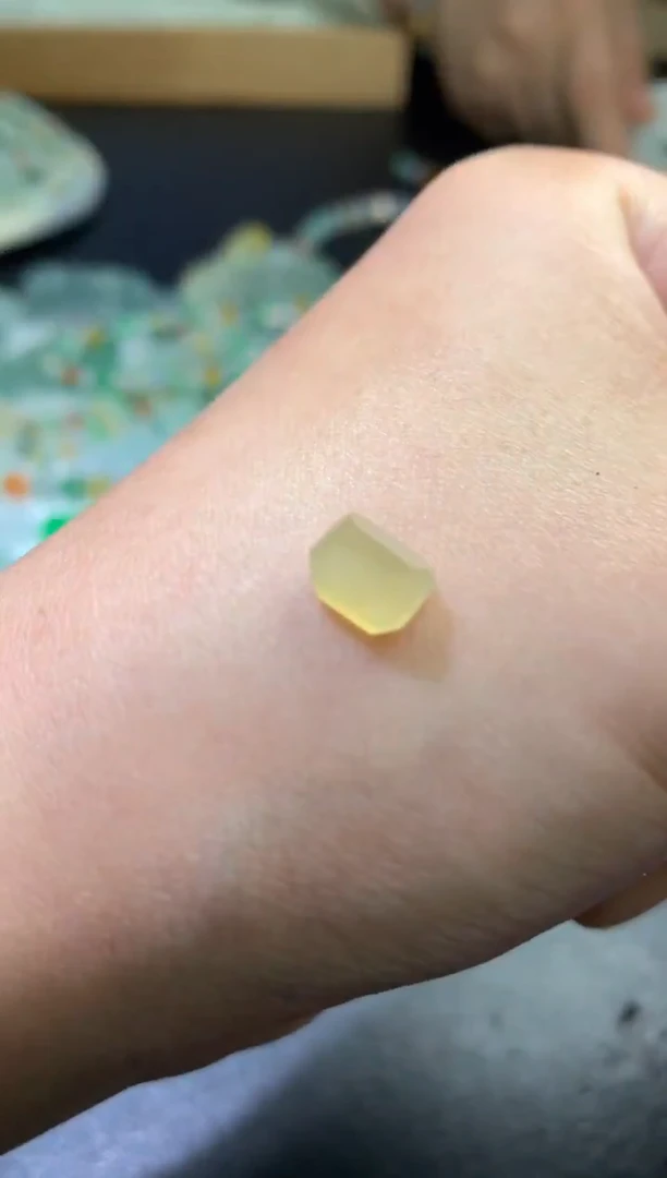 未镶嵌定制翡翠毛货 8.3-6.2-4