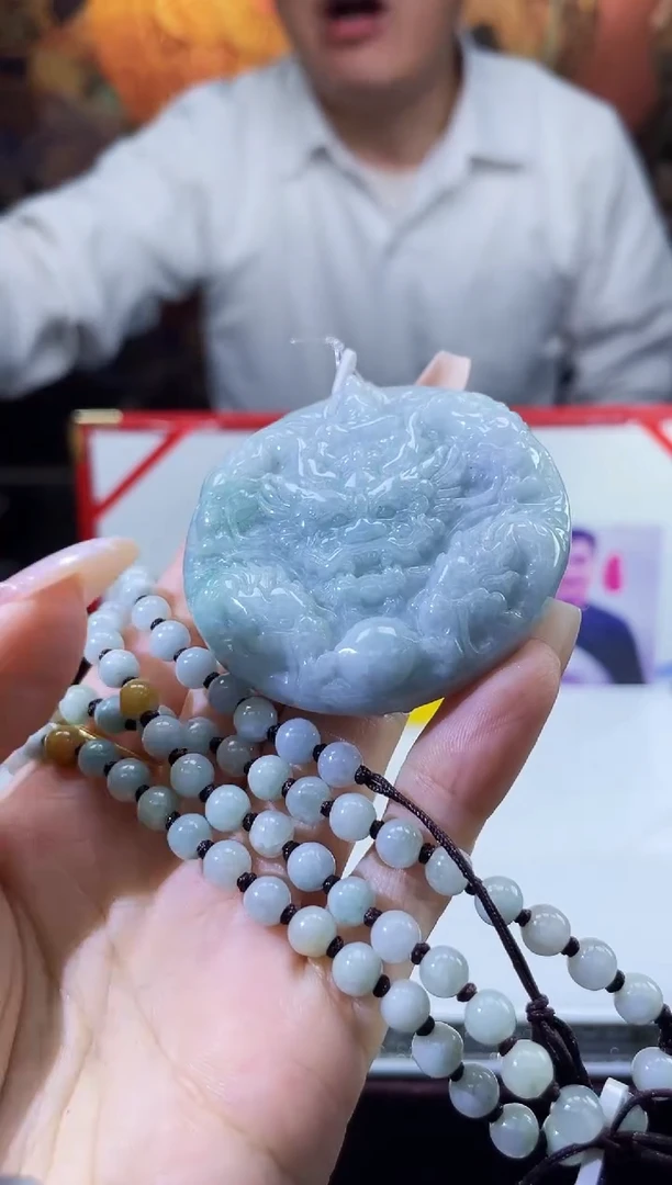 翡翠未镶嵌颈饰多样性发其一