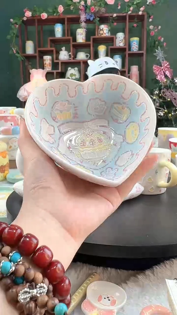 137景德镇高温陶瓷釉下彩 玉泥 心形盘子