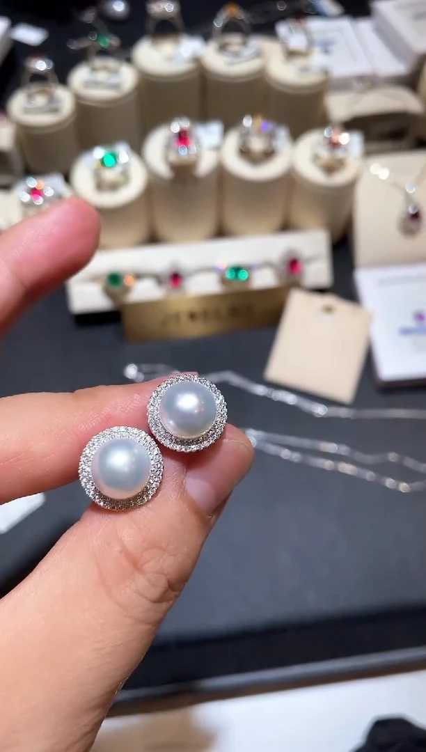 18K金镶嵌耳饰海水珍珠10-11mm
