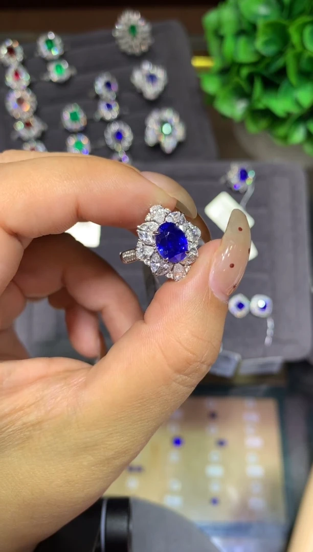 戒指蓝宝石18K金镶嵌3.1