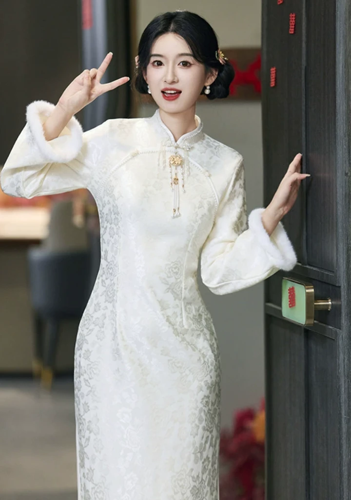 【忘年】2025年新中式秋冬季新款改良旗袍订婚结婚复古日常好看