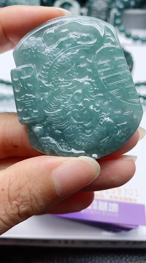翡翠未镶嵌颈饰