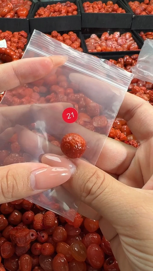 南红玛瑙未镶嵌颈饰1