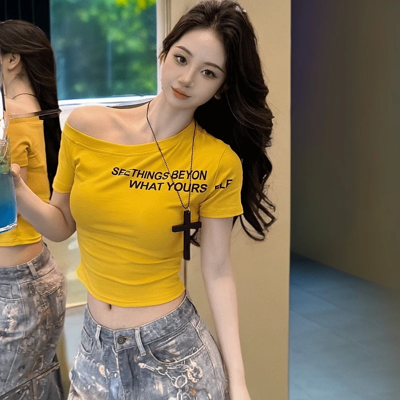 辣妹露肩设计感显瘦短袖T恤斜肩新款字母印花修身性感短款上衣女