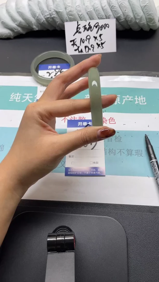 未镶嵌手镯石英质玉285-60