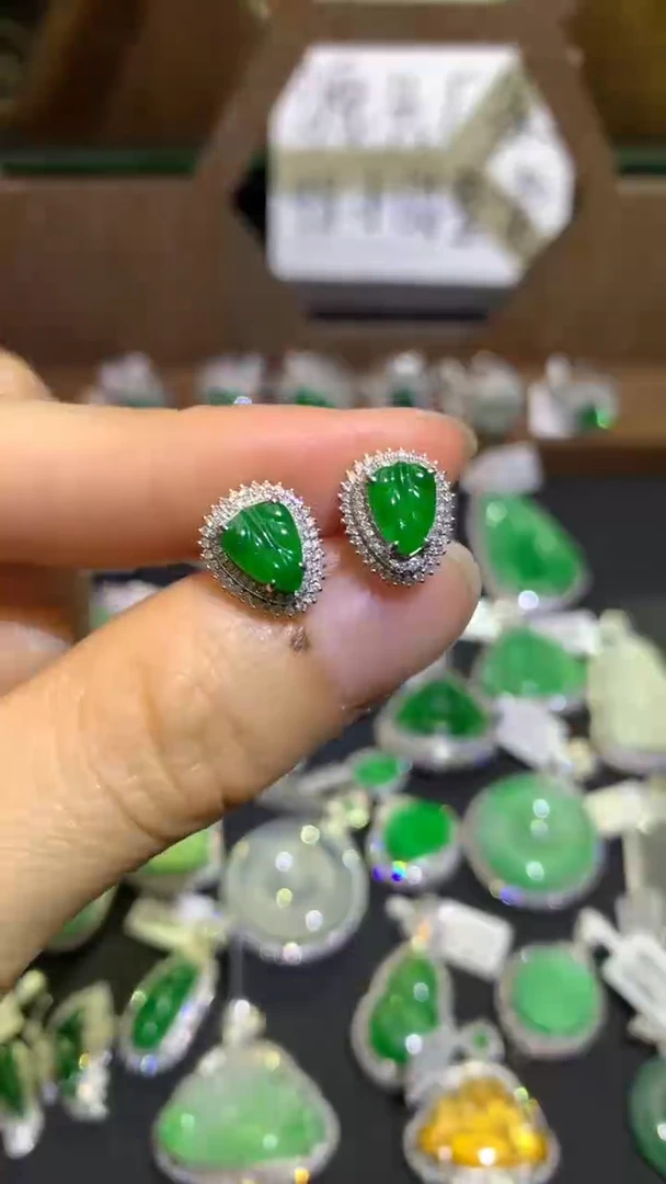 翡翠18K金镶嵌吊坠(不含链)耳钉