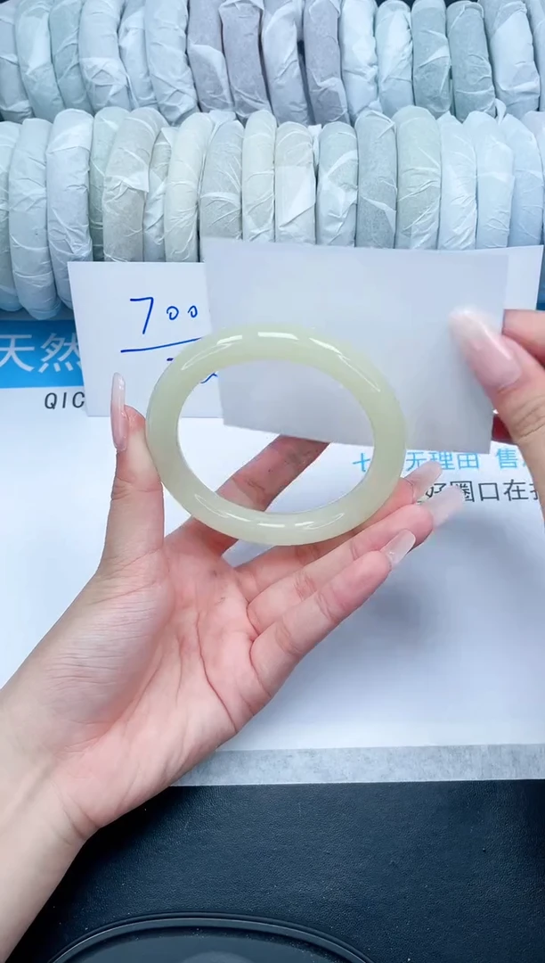 【闪购商品】石英质玉手镯未镶嵌59-61