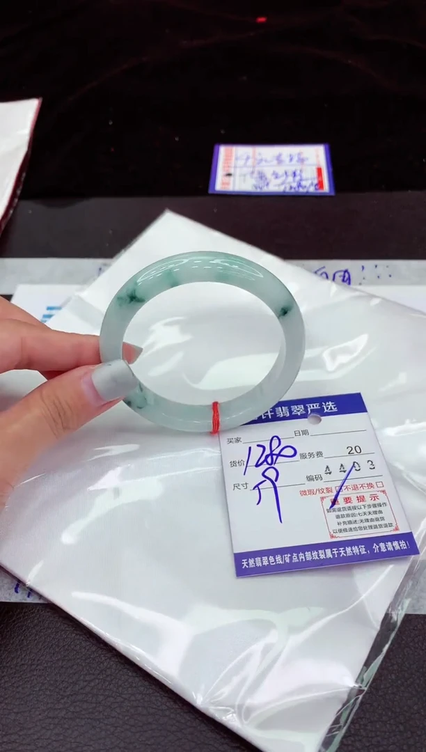 翡翠手镯未镶嵌1111111111111111