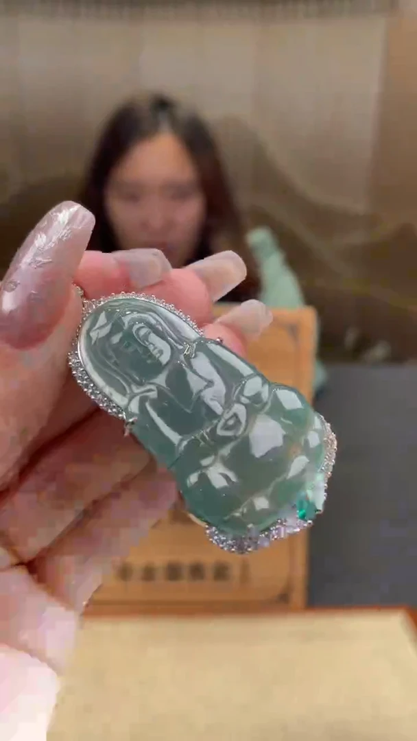 【闪购商品】翡翠颈饰未镶嵌      *81