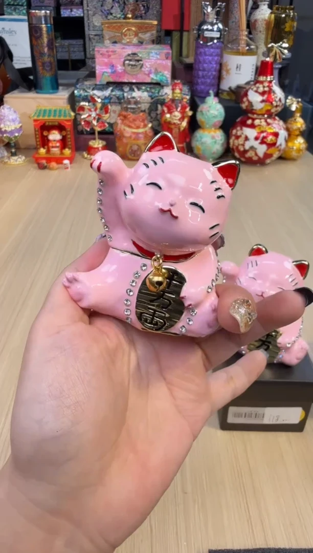39七宝粉色铃铛招财猫