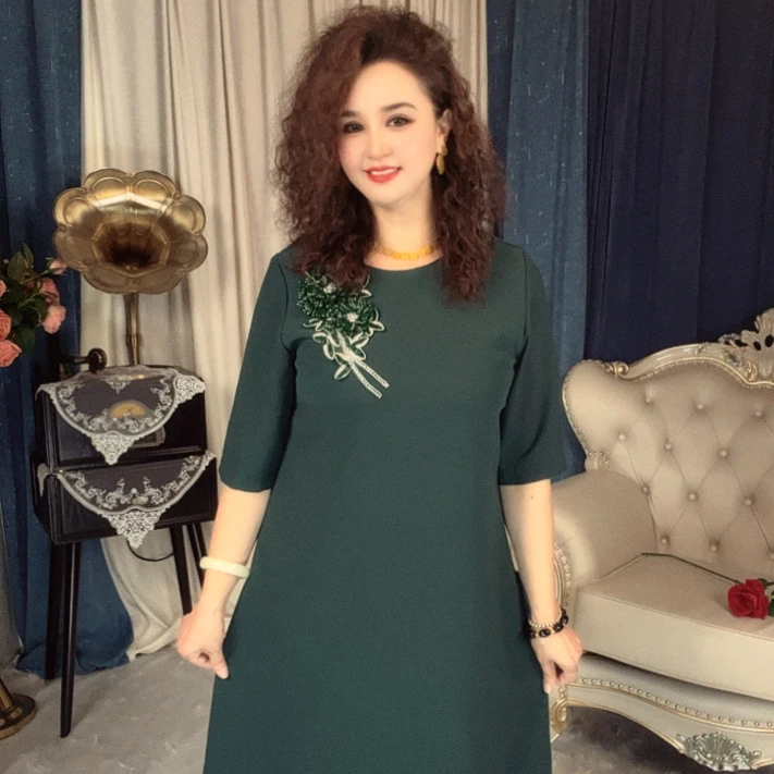 秋季女装圆领印花连衣裙显瘦中长款正常版