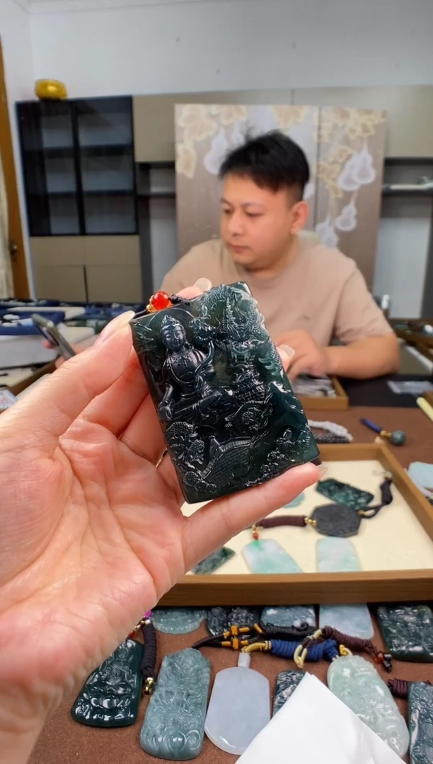 颈饰未镶嵌翡翠 多样性发其一