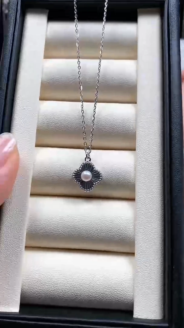 【闪购商品】海水珍珠颈饰银S925镶嵌海水珍珠四叶草镭射套链