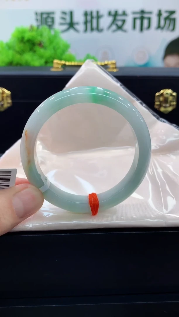 翡翠手镯未镶嵌手镯