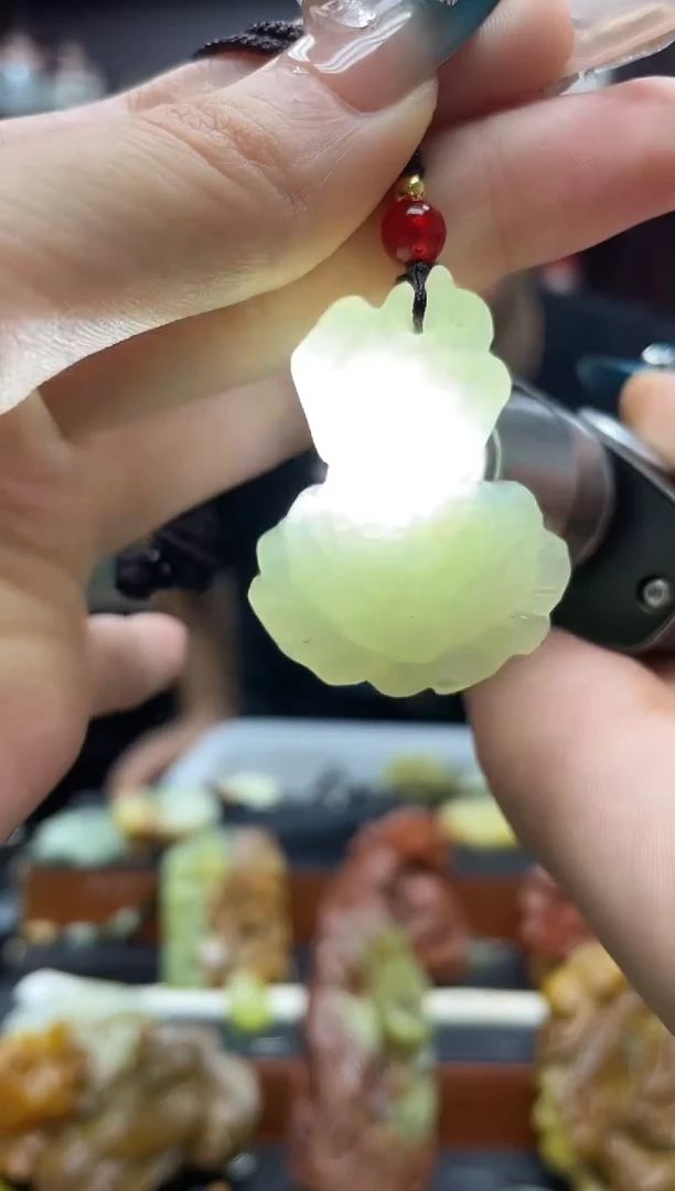 未镶嵌岫玉吊坠·