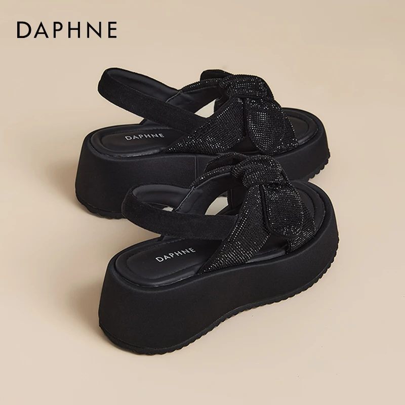 达芙妮软底黑色凉鞋女夏外穿2025新款厚底凉拖小个子增高沙滩鞋S