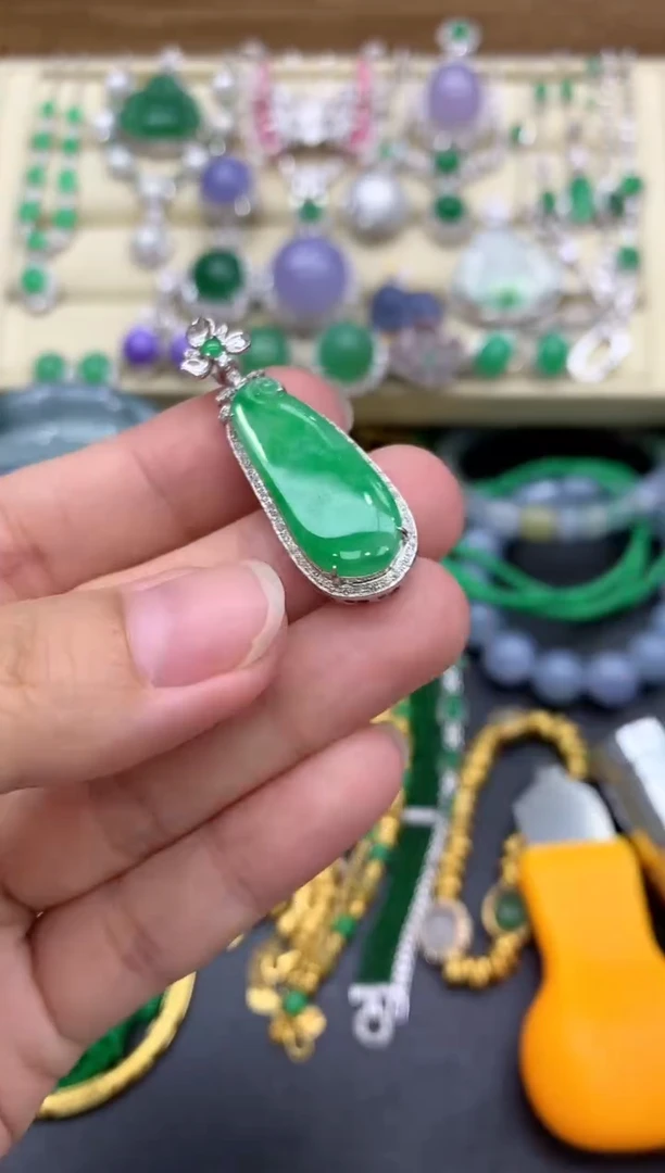 翡翠18K金镶嵌颈饰531-中国好珍宝