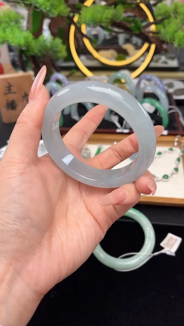 未镶嵌手镯翡翠手镯
