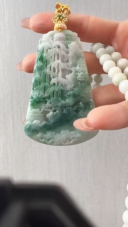 颈饰未镶嵌翡翠山水
