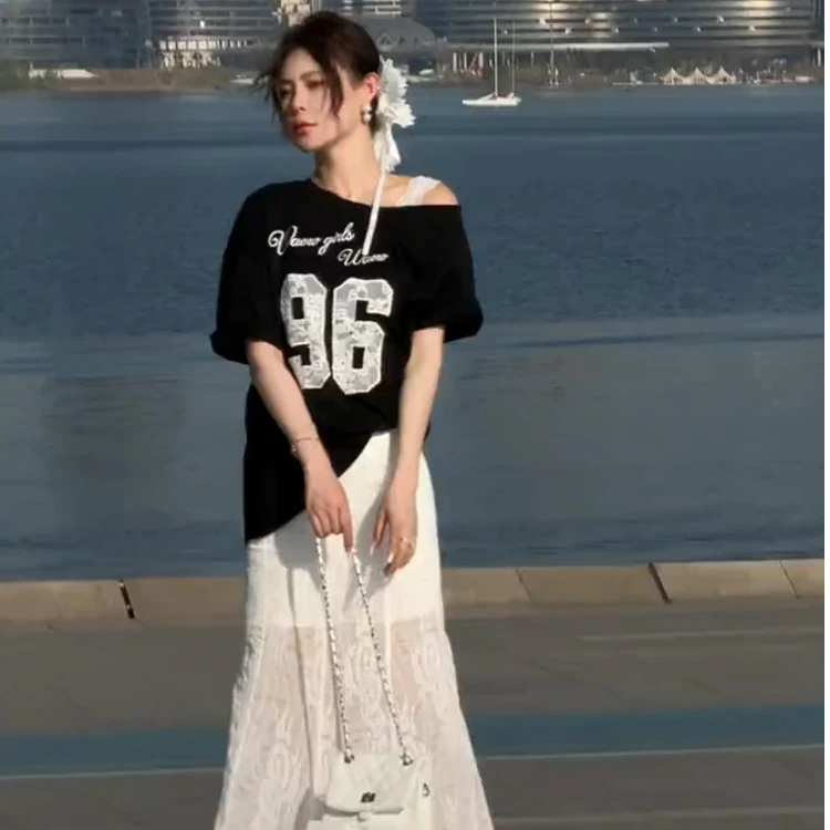 气质字母蕾丝露肩短袖t恤女2025夏季设计感宽松休闲百搭套头上衣