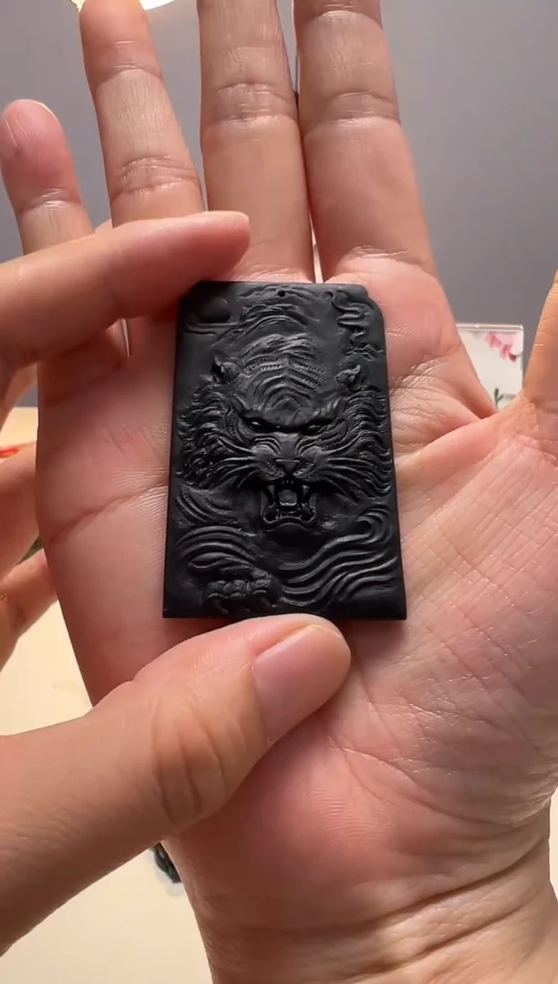 未镶嵌定制翡翠山*几虎牌