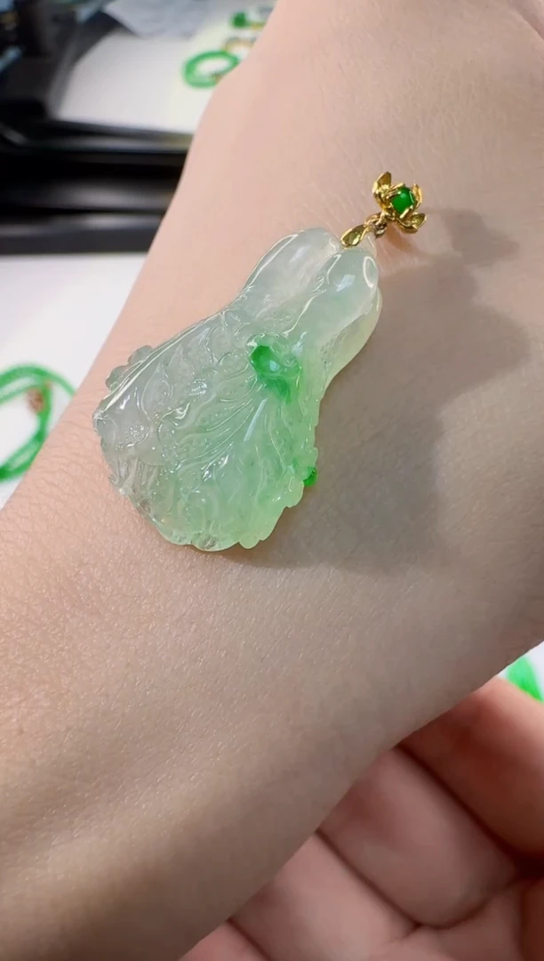 颈饰18K金镶嵌翡翠缅甸A货翡翠