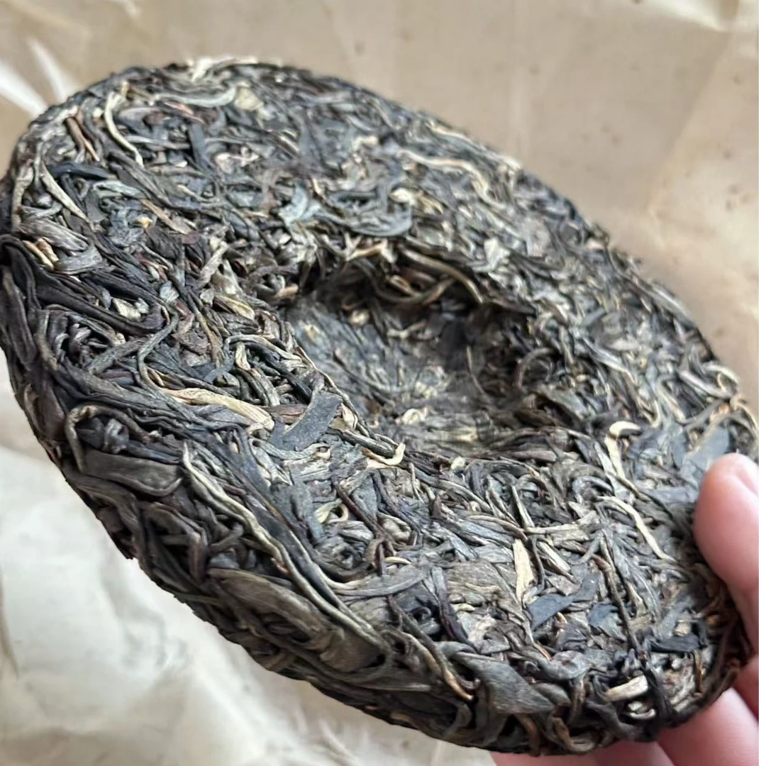 易武瑶族丁家寨上寨71号茶王树挑采100克普洱茶