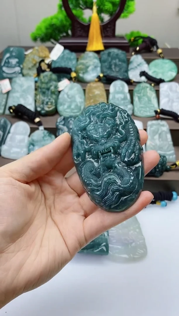 翡翠未镶嵌颈饰