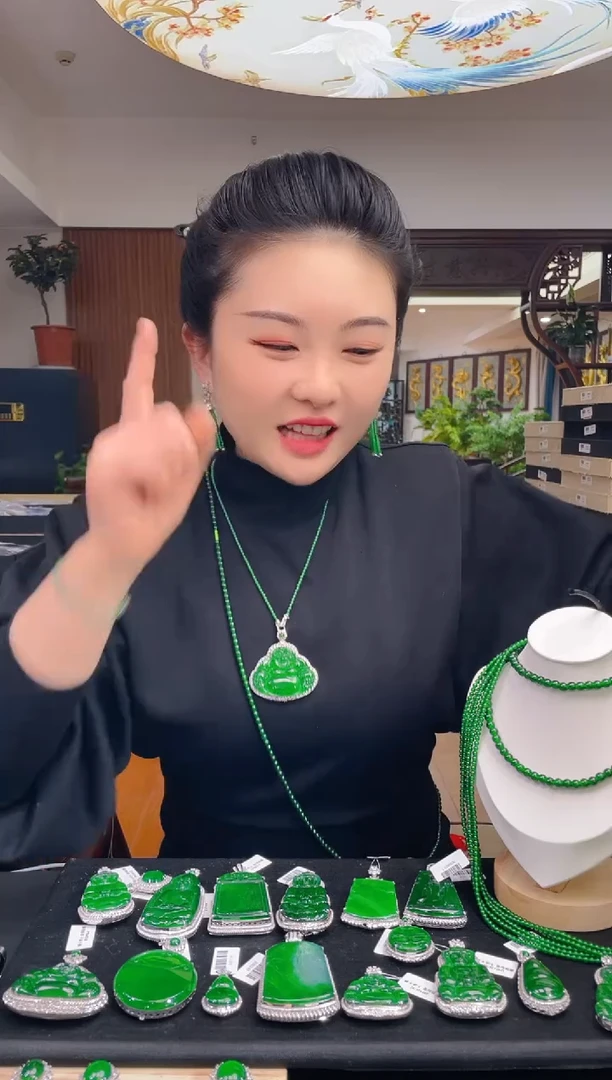 【闪购商品】翡翠吊坠(不含链)未镶嵌多样性发其一