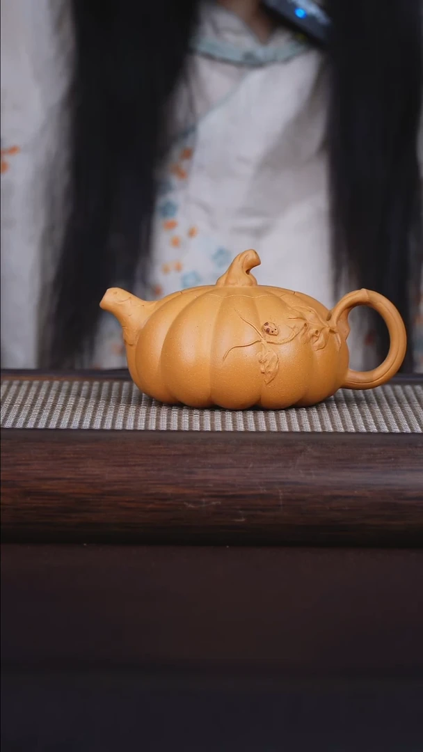 茶壶紫砂关注主播即可参与竞拍