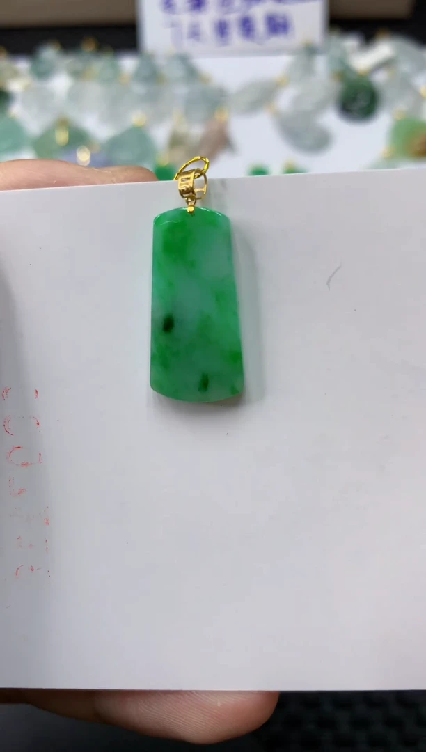翡翠18K金镶嵌颈饰111111111111