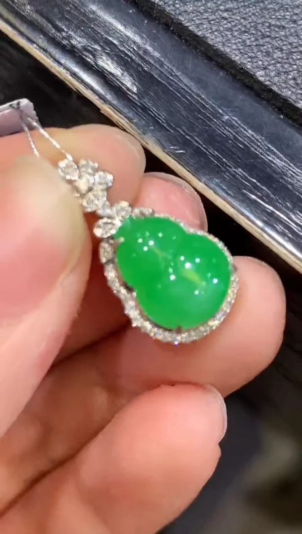 翡翠18K金镶嵌吊坠(不含链)L多样性发其一