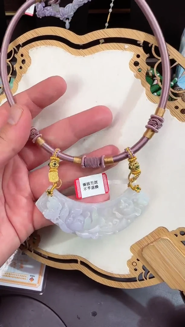 【闪购商品】翡翠颈饰未镶嵌牌子1