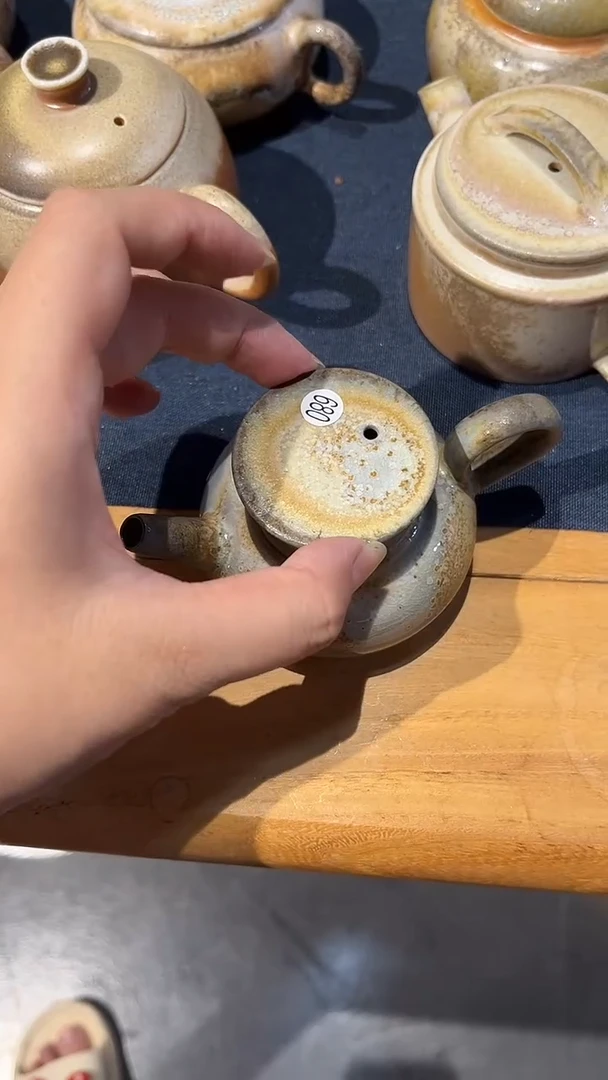 壶680号容量100-110ML 小平头 中白泥 有落渣 放漏